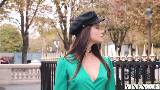 В Париже замужняя красотка изменяет мужу с горячим любовником