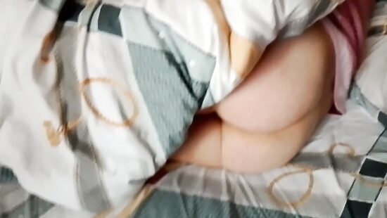 девочка спит