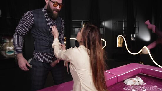 Молчи, и может кончить сможешь