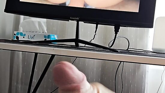 Дрочу на красотку