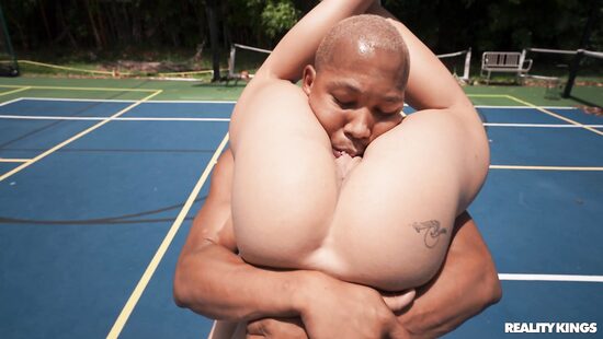 Привычка забрасывать член в киску