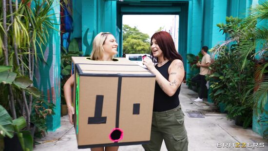 В подворотне дырявых коробок