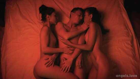 С похотливыми мечтами из красной комнаты