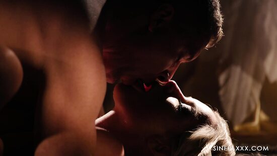 Звуки из-за картонных стен