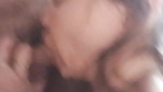 Девушка посасывает мне член