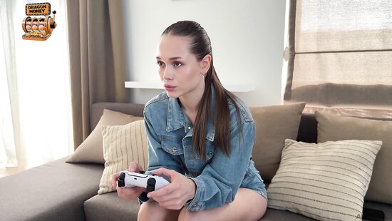 Опять в чужих трусиках играешь?