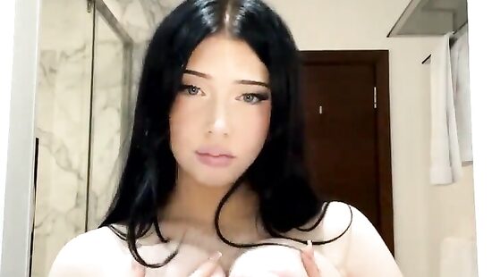 а чего такая бледная?