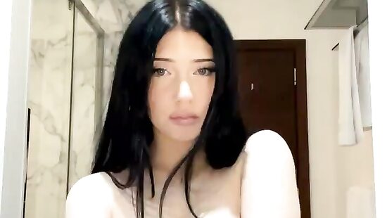 а чего такая бледная?