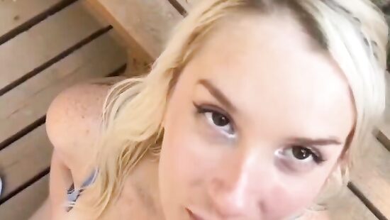 в беседке на шашлыках