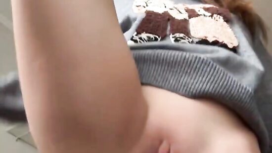 удовольствие под вязанный свитер